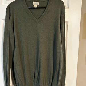 L.L. Bean Men's Green V-Neck Sweater